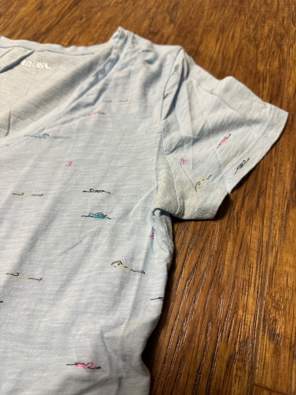 Merona Women's T-Shirt Cotton Light Blue with Multicolored Swimmers Size Medium - Picture 5 of 6